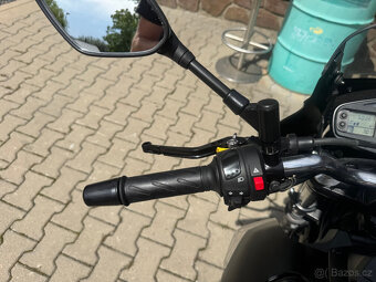 Suzuki GSR 600 - 16