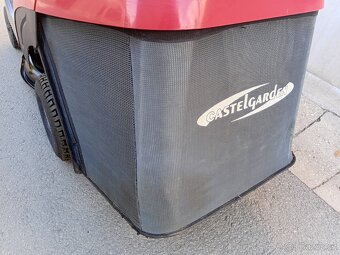 Prodám zahradní traktor Castelgarden XF130 12.5Hp - 16