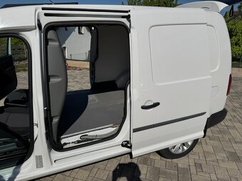 Volkswagen Caddy Maxi 2,0 TDi 75kW 2x šoupačky Webasto 2017 - 16