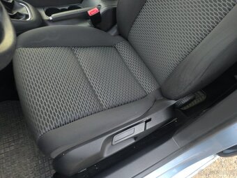 Volkswagen Golf, TDI 66KW,PĚKNÝ,SERVISKA,1MAJ57 - 16