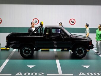 Toyota Hilux SR5 1985 1:18 OttoMobile - 16
