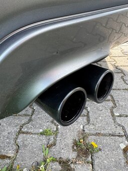 BMW 550i (E60) – V8, manuál, M-Paket - 16