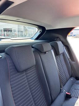Peugeot 2008 1.2 PureTech 96 kW 2020 - 16