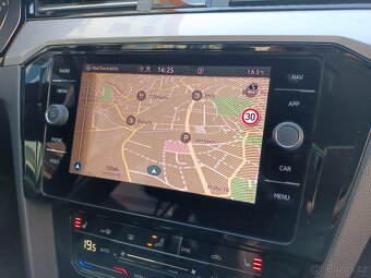 VW Passat B8 Variant 2.0TDI 110kW DSG Full LED ACC ERGO Navi - 16