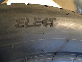 Enyaq IV 80 letní pneu Pirelli Scorpion Elect 255, 235/19 - 16