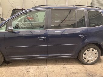 Volkswagen Touran III 2.0 Tdi 103 KW 4/2013 215 tkm BI-XENON - 16