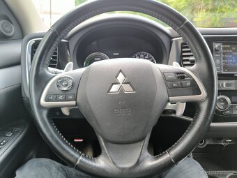 Mitsubishi Outlander PHEV 2.0i - 2014 - 16