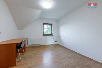 Prodej rodinného domu, 221 m², Nová Role, ul. Mezirolí - 16