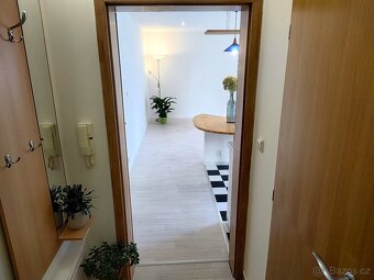 Prodej bytu 1+kk 33m² + 48m² terasa/zahrádka, Praha-Trója - 16