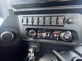 IVECO X-WAY 300X50P HR OFF 6x4 hákový nosič kontejneru 20T - 16