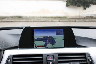 BMW Rad 3 Touring 320d A/T 135kW - 16