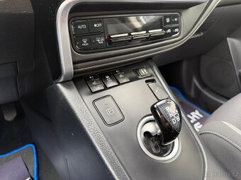 Toyota Auris Hybrid combi / 2016 - 16