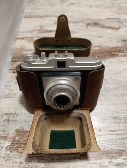 Starožitnosti -vazy a knihy, fotoaparát - 16