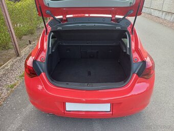 Benzínová Opel Astra 74066km... rok 2010 - 16