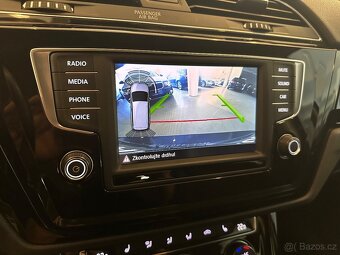 VW TOURAN 2.0TDI 110KW DSG HIGHL. LED TAŽNÉ NAVI VYHŘ.SKLO - 16