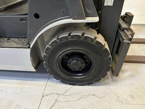 Vysokozdvižný vozík Nissan s nosností 1500 kg (LPG) Prodano - 16