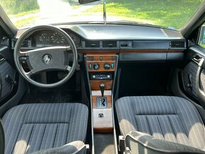 Mercedes-Benz 124 250D AUTOMAT - 16