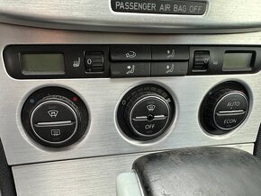 Volkswagen Passat 2.0 TDI NAVI AUTOMAT DSG ČR SPZ - 16