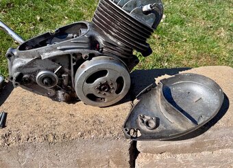 Jawa ČZ 150 352 kývačka - motor - 16