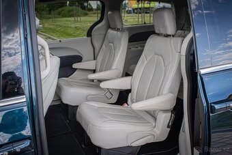 Chrysler Pacifica - 16
