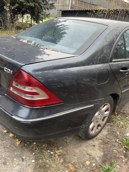 Mercedes Benz w203 2.0d 2003 sedan - 16