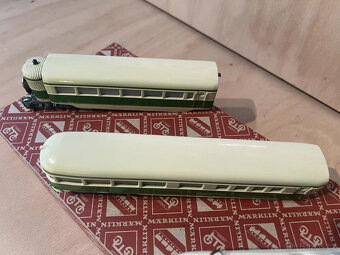Märklin železniční vůz ST 800 zeleno-béžový Střešní žebra m - 16