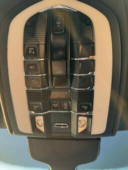 Porsche Cayenne - 16