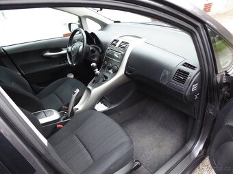 Toyota Auris 2,0 D-4D - výborný stav - 16