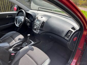 Hyundai i30 CRDI - 16