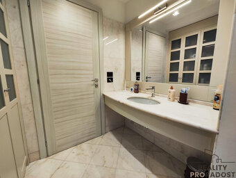 Prodej bytu 5+kk 274 m² Città Sant'Angelo, Itálie - 16