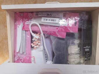 Domácí vybavení do salónu na nehty - 16