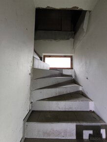 Dům s možností víceúčelového využití, celková plocha 1782 m2 - 16