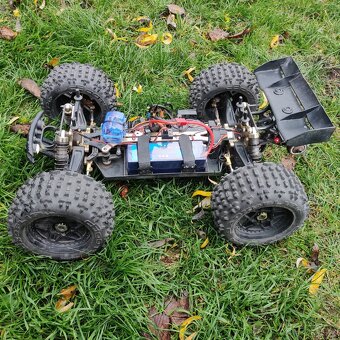 RC auto 4x4 + VŠE POTŘEBNÉ (ideální pro začátečníka) JLB 211 - 16