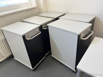 Kancelářské stoly, kvalitní vybavení kancelaře, nábytku - 16