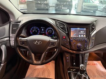 Hyundai i40 2,0 GDI KAMERA VÝHŘEV TOP - 16