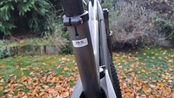 Celoodpružené Carbon horské elektrokolo Trek, Bosch CX - 16