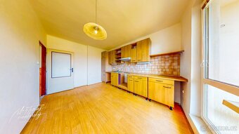 Řadový rodinný dům k rekonstrukci s výhledem na hrad Vysoký  - 16