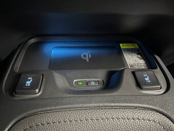 Toyota Corolla 1.8i Hybrid, r. 2020, 103t.km, výbava, servis - 16