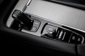Volvo XC90 2.0 B5 Drive-E AWD A/T (2019) - 16