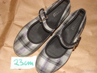 Výprodej od 50kč Dětské boty. Mix dívčích/chlapeckých botek - 16