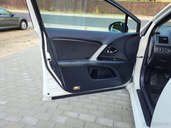 TOYOTA Avensis Limousine, 2.2 D-4D, r.v. 2015, plný servis - 16