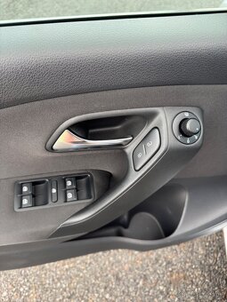 Volkswagen Polo Mk 5 (6R) 2011 1.2i - 16