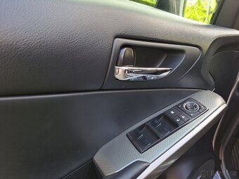 Lexus IS300h F-Sport - 16