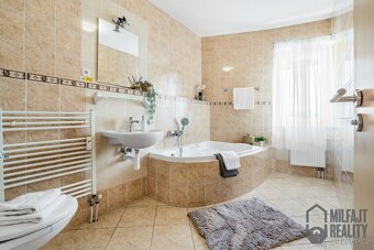 Mezonetový byt 4+kk | 112 m2, terasa, sklep, 3x parking, pří - 16