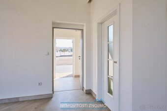 Prodej komerčního areálu 1801 m včetně showroomu Srubec - Č - 16