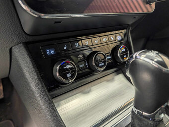 Škoda Superb 2,0 TDI STYLE - 16