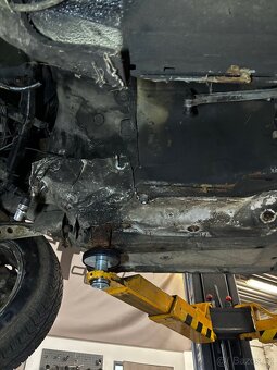 Kastle bmw e30 sedan na drift, bez motoru - 16