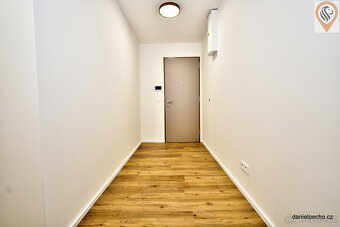 Pronájem bytu 2kk, terasa, předzahrádka, sklep, garážové stá - 16