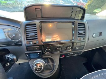 Volkswagen Transporter s obytnou vestavbou - 16