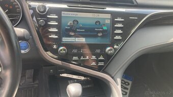 Toyota Camry Hybrid Business Edition - 16